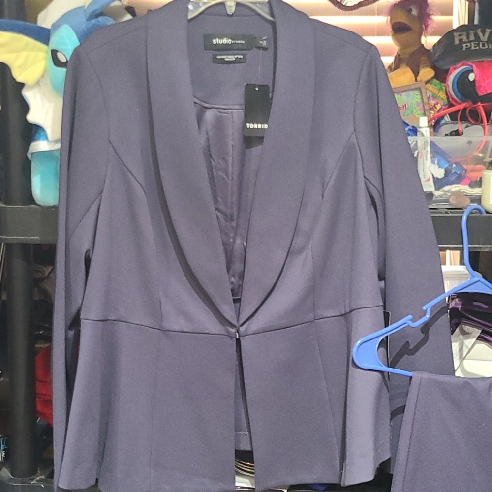 Torrid dress suit, 18R